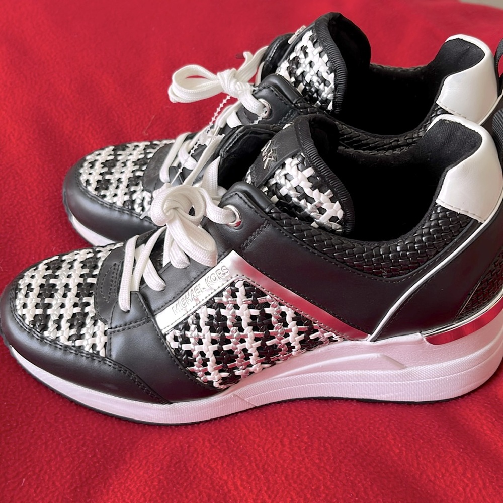 Micheal Kors Size 8.5